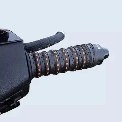 【🔥Kupite 1 dobite 1 gratis🔥】Nedrseč mehak silikonski oprijemalni trak za krmilo motornega kolesa