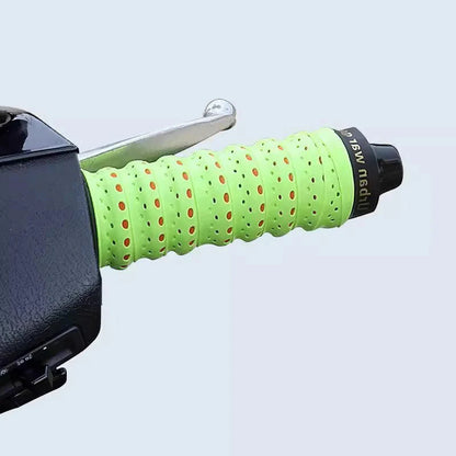 【🔥Kupite 1 dobite 1 gratis🔥】Nedrseč mehak silikonski oprijemalni trak za krmilo motornega kolesa