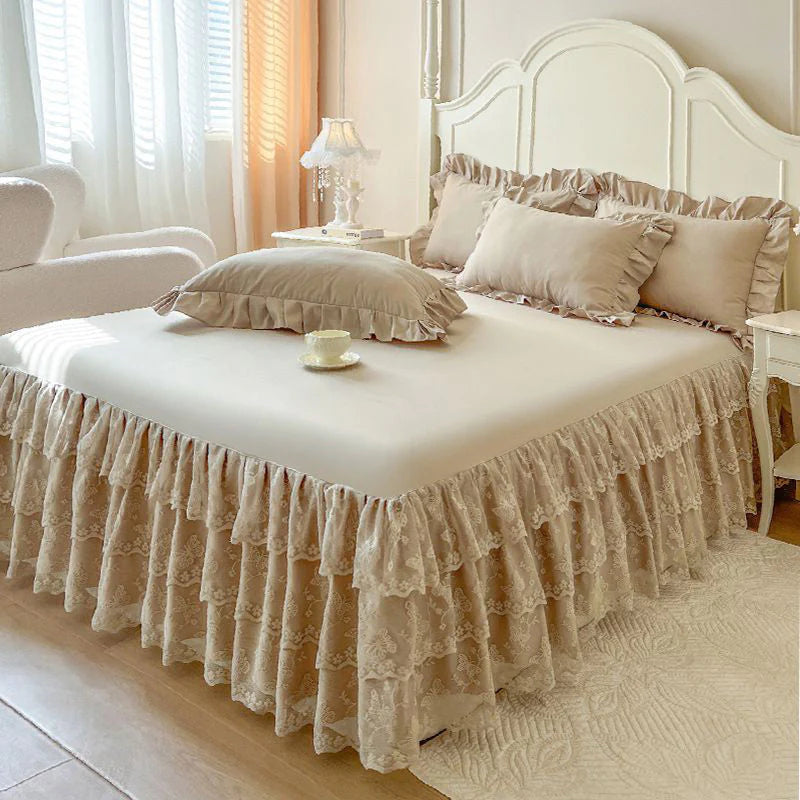 🌸 Čipkasta posteljna krila v kompletu 3 kosov – tvoja spalnica takoj postane romantičen raj miru in elegance! ✨🛏️