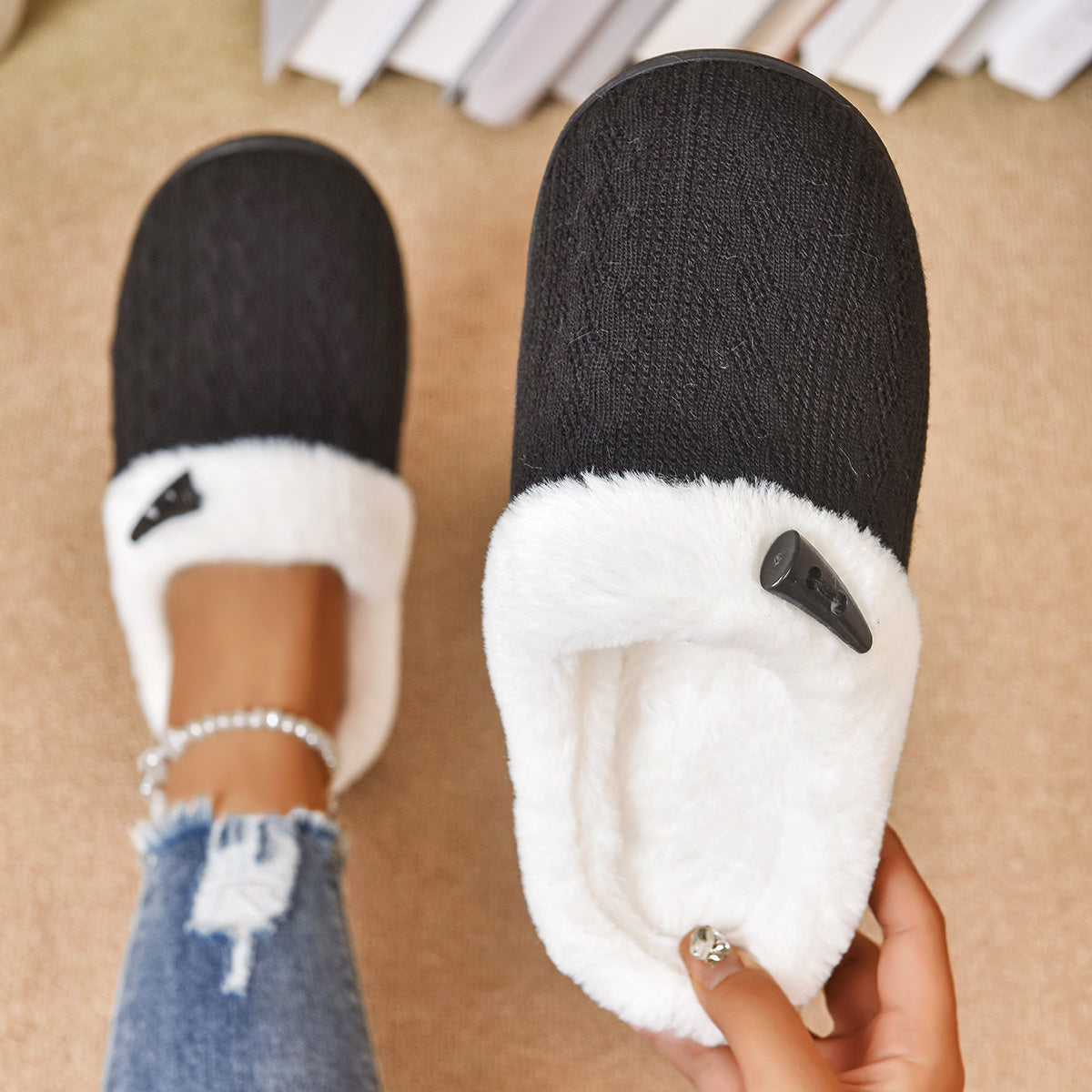 【🧦 Naj vam toplina in udobje v zaprtih prostorih ves dan pridejo prav!】Plišasti copati za notranje prostore s flis podlogo za toploto