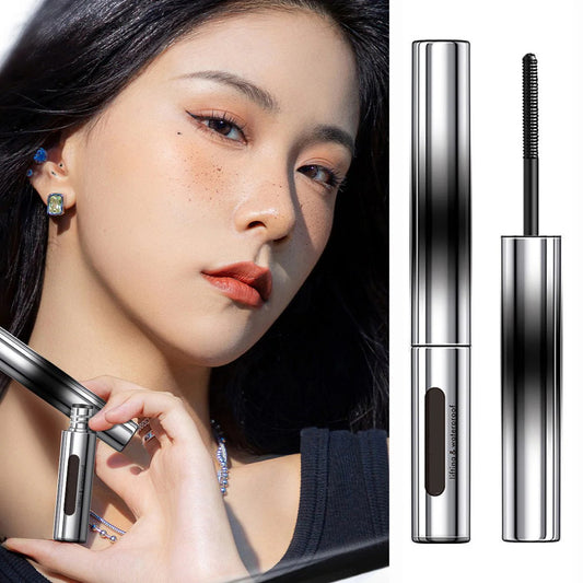 Vodoodporna maskara v majhni tubici