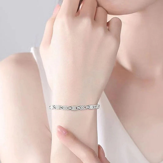 【🔥Kupite 1 dobite 1 gratis🔥】Elegantna zapestnica s sijočo deteljico