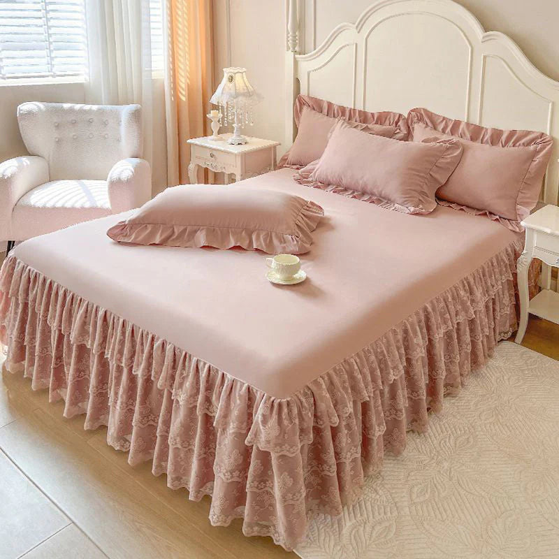🌸 Čipkasta posteljna krila v kompletu 3 kosov – tvoja spalnica takoj postane romantičen raj miru in elegance! ✨🛏️