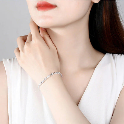 【🔥Kupite 1 dobite 1 gratis🔥】Elegantna zapestnica s sijočo deteljico