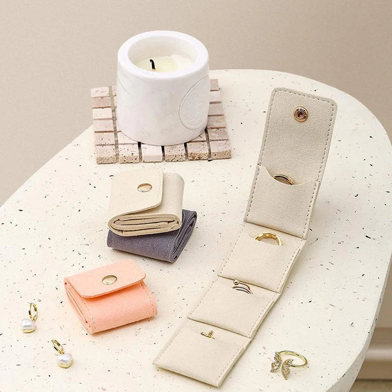 💎Zložljiv žametni organizator za nakit – kompakten, eleganten in potovalno prijazen dizajn z varnim zapiranjem na pritisk