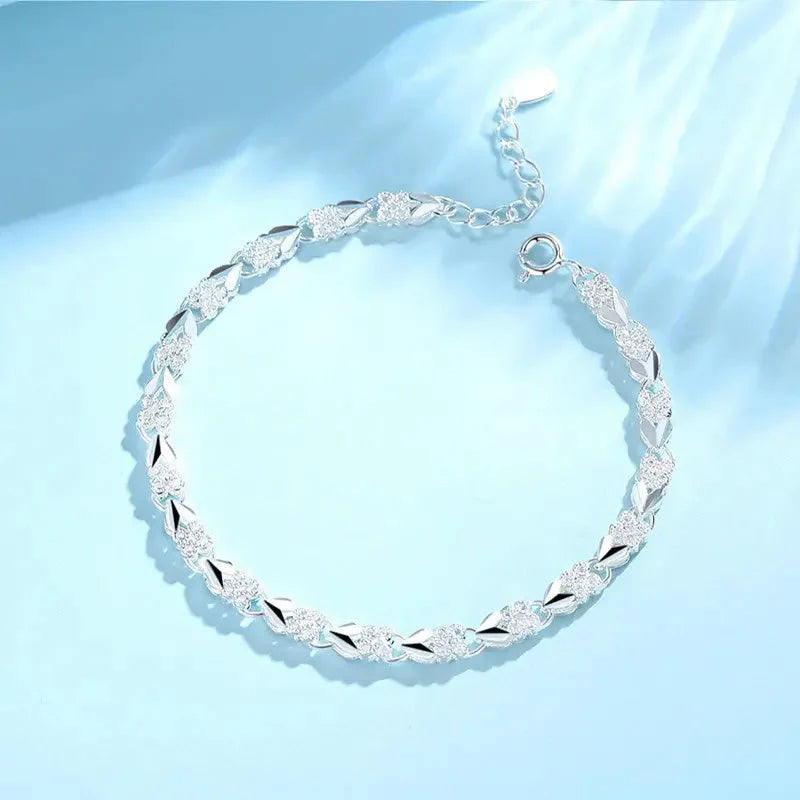 【🔥Kupite 1 dobite 1 gratis🔥】Elegantna zapestnica s sijočo deteljico