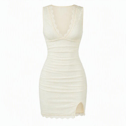 👗 Oprijeta mini obleka z čipko – ženstven in eleganten stil! ✨