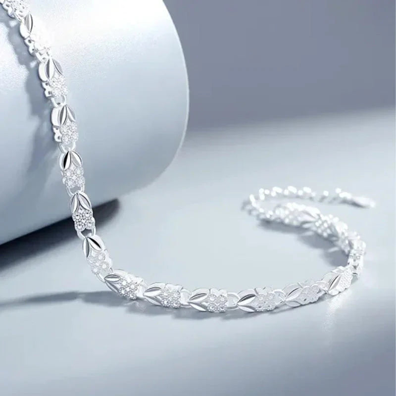 【🔥Kupite 1 dobite 1 gratis🔥】Elegantna zapestnica s sijočo deteljico