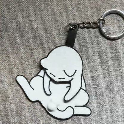 Igranje z jajci in obeskom za ključe z muckom