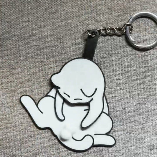 Igranje z jajci in obeskom za ključe z muckom