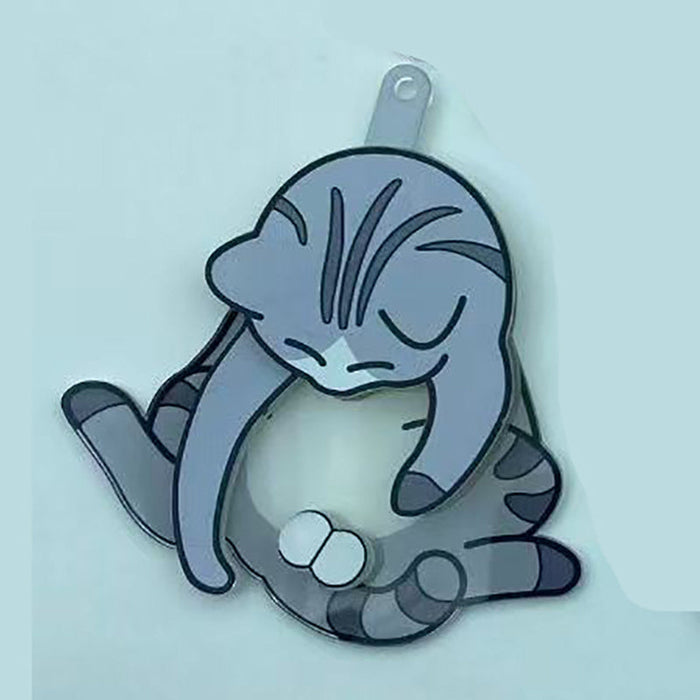 Igranje z jajci in obeskom za ključe z muckom