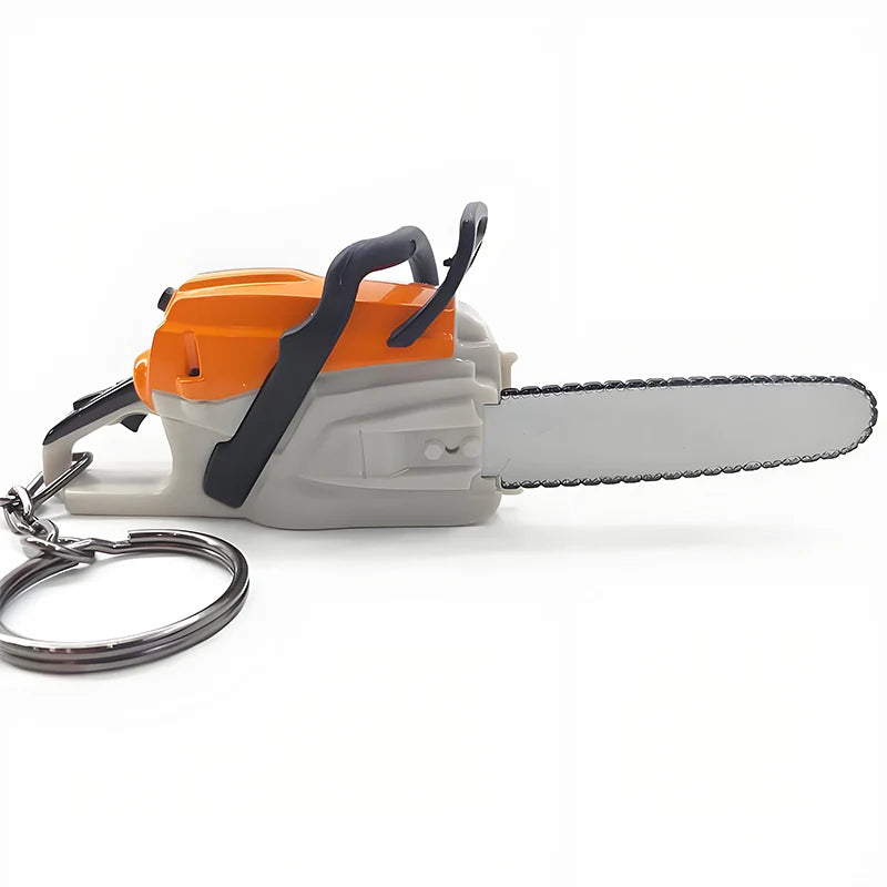 🪚 Miniaturni Model Motorne Žage 1:12 – Avtentičnost Za Diorame In Zbirke! 🎀