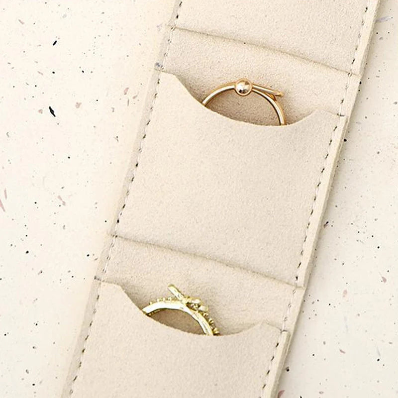 💎Zložljiv žametni organizator za nakit – kompakten, eleganten in potovalno prijazen dizajn z varnim zapiranjem na pritisk