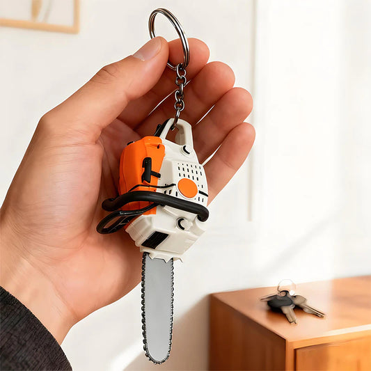 🪚 Miniaturni Model Motorne Žage 1:12 – Avtentičnost Za Diorame In Zbirke! 🎀