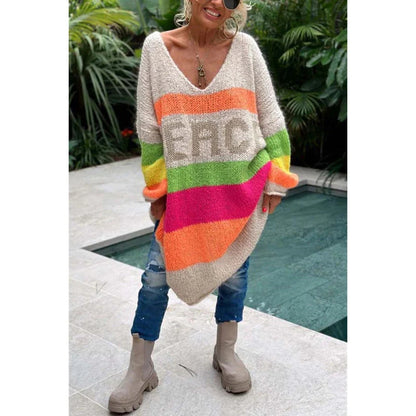 Barvit pulover z V-izrezom